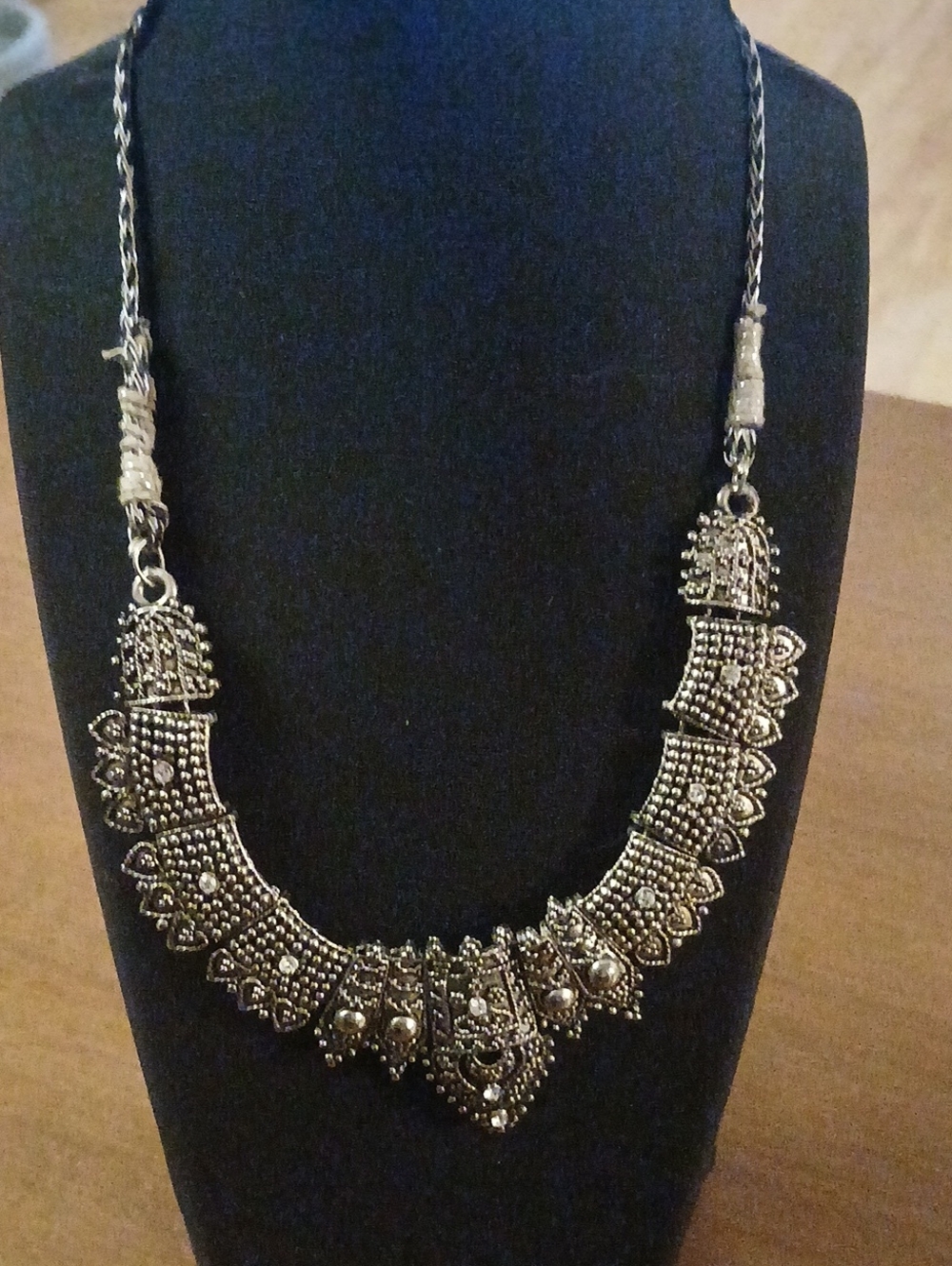 Intricate Antique Style Silver Tone Statement Necklace Cord Styl Chain Non Metal